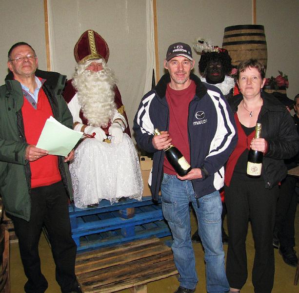 15e Nacht vd Doenker Wegskes (147).JPG - Dubbele viering vandaag, ééntje voor de overwinning en een flesje voor onze jarige Liliane, proficiat meisje.